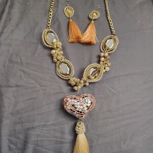 Chic Gold and Cream Heart Necklace Set